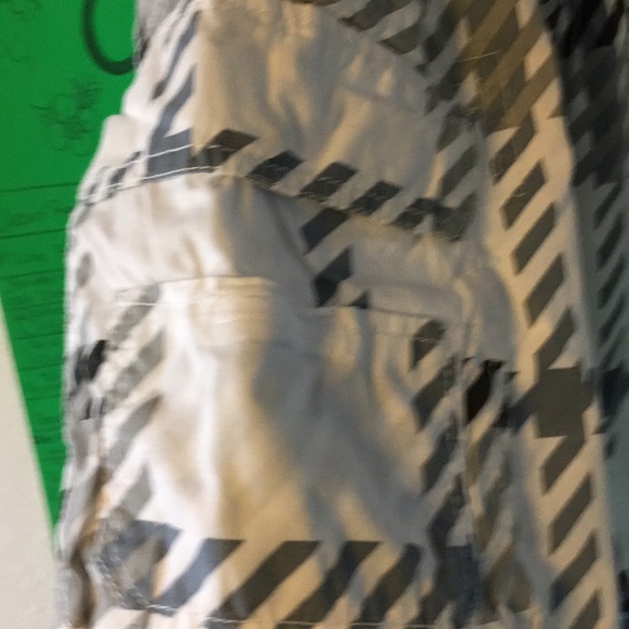 Machine cargo shorts. - Picture 2 of 5